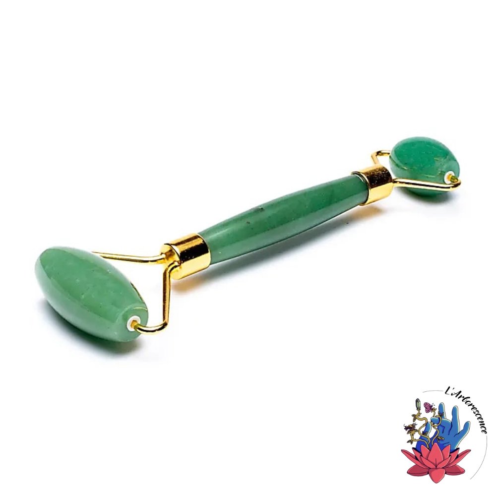 Le Rouleau de Massage pour le Visage en Aventurine Verte s'inspire des pratiques chinoises ancestrales, connues pour leurs bienfaits curatifs. Offrez-vous un massage de drainage lymphatique en seulement 10 minutes pour stimuler la circulation sanguine, équilibrer le chi, réduire les rides, et prévenir le double menton. Parfait pour une routine quotidienne ou un soin relaxant hebdomadaire.