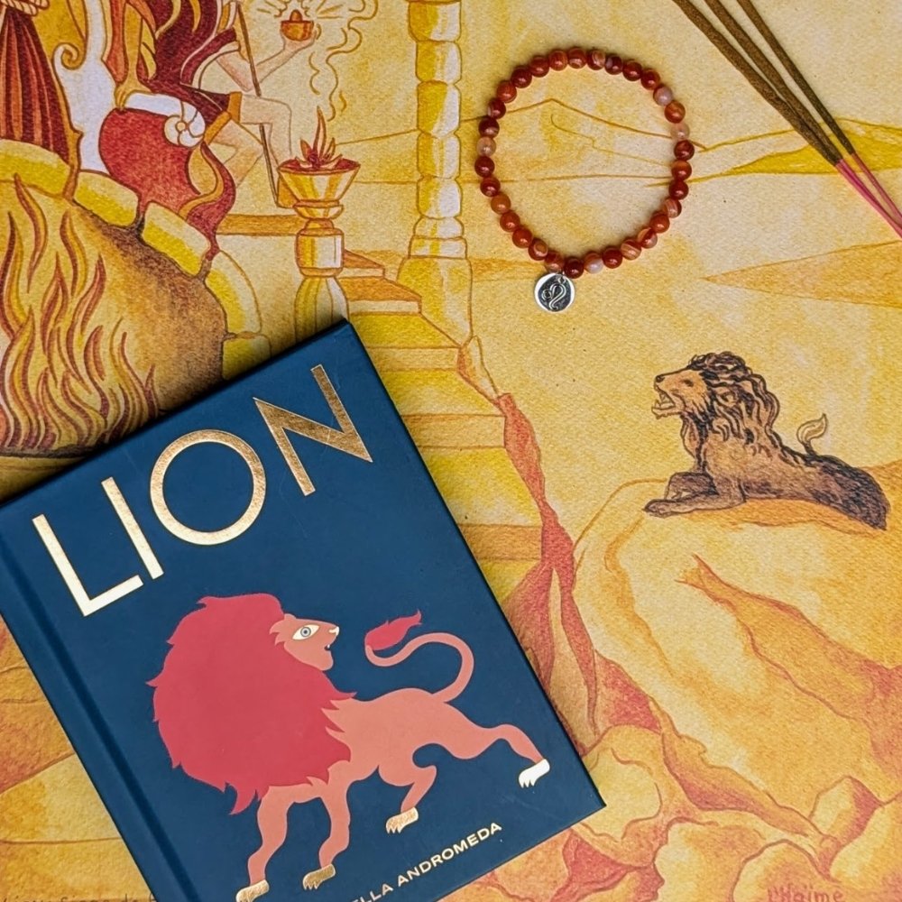 Ce coffret astrologique en édition limitée célèbre la grandeur et la vitalité du Lion. Conçu pour amplifier votre charisme, renforcer votre confiance et équilibrer votre énergie ardente, il réunit trois éléments sélectionnés pour vous aider à rayonner et à vivre pleinement votre nature.